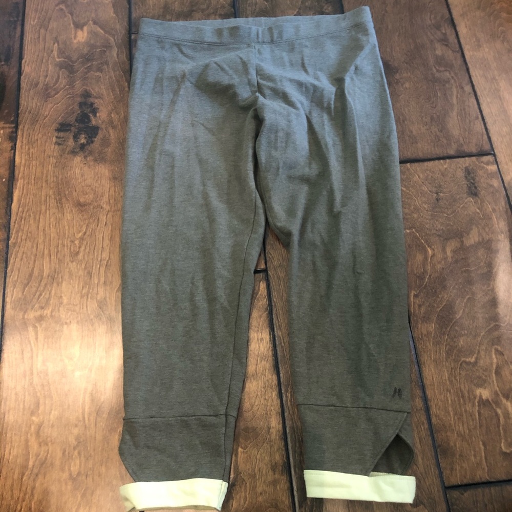 Victoria’s Secret Sport Green Cut-Out Capris